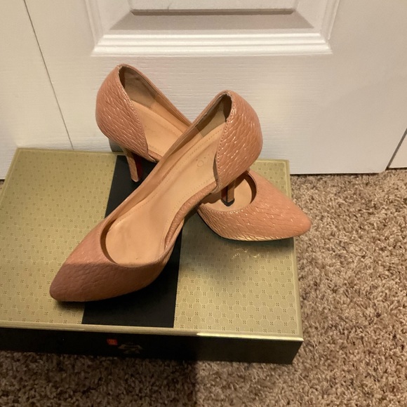 🛍 tan shoes 🛍 - Picture 3 of 3